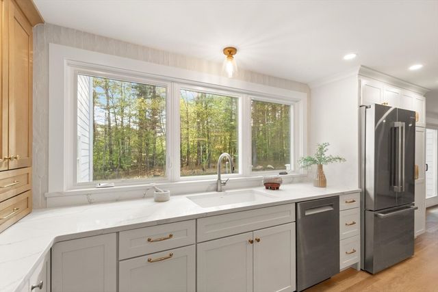 35 Grey Lane, Lynnfield, MA 01940