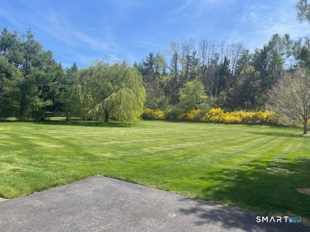 11 Nature Trail, Hamden, CT 06518