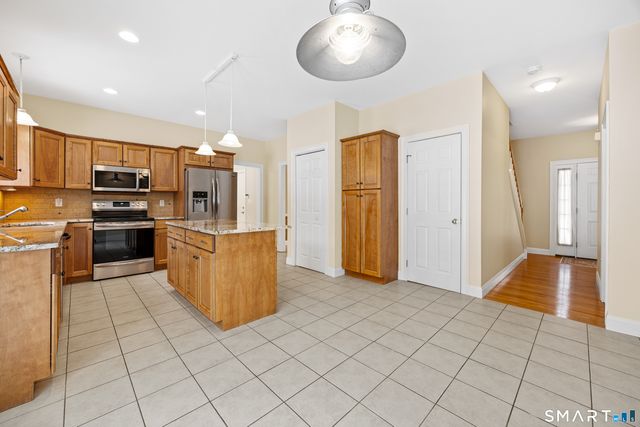 11 Nature Trail, Hamden, CT 06518