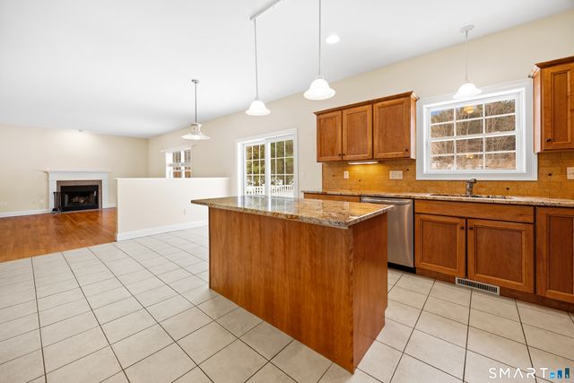 11 Nature Trail, Hamden, CT 06518