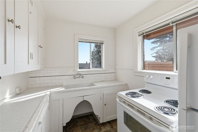 8008 Greenwood Avenue N, Seattle, WA 98103