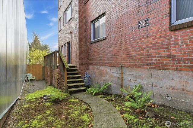 8008 Greenwood Avenue N, Seattle, WA 98103