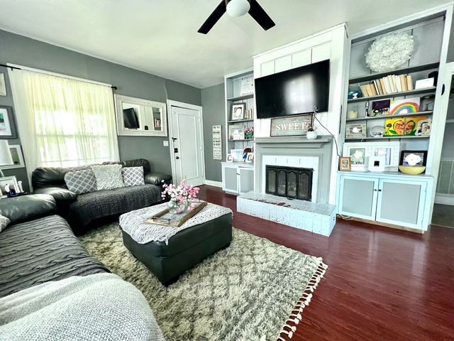 1004 W Avenue D, Garland, TX 75040