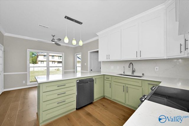 2411 Huntington Lane SE, Decatur, AL 35601