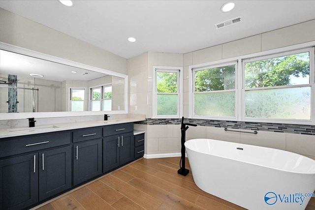 2411 Huntington Lane SE, Decatur, AL 35601