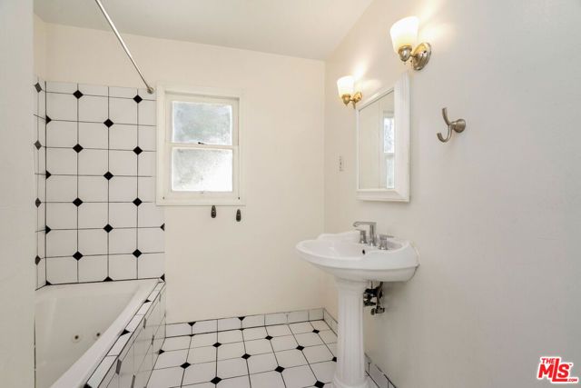 360 N Topanga Canyon Boulevard, Topanga (los Angeles), CA 90290