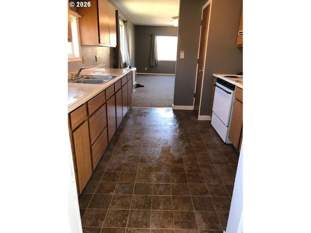 302 W 3RD St, Wallowa, OR 97885