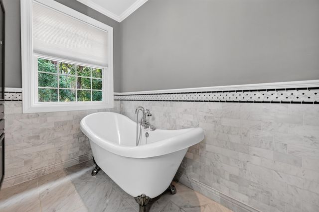 1220 Crooked Oak Dr., Pawleys Island, SC 29585