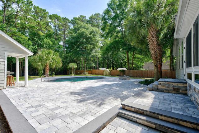 1220 Crooked Oak Dr., Pawleys Island, SC 29585