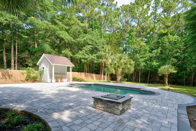 1220 Crooked Oak Dr., Pawleys Island, SC 29585