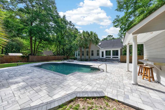 1220 Crooked Oak Dr., Pawleys Island, SC 29585