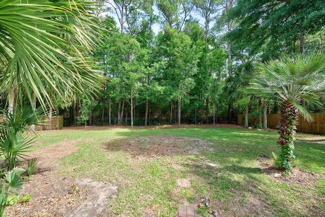 1220 Crooked Oak Dr., Pawleys Island, SC 29585