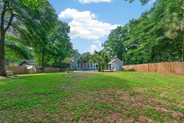 1220 Crooked Oak Dr., Pawleys Island, SC 29585