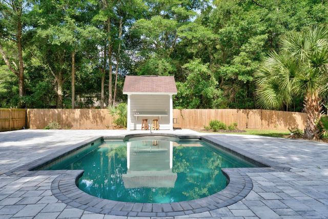 1220 Crooked Oak Dr., Pawleys Island, SC 29585