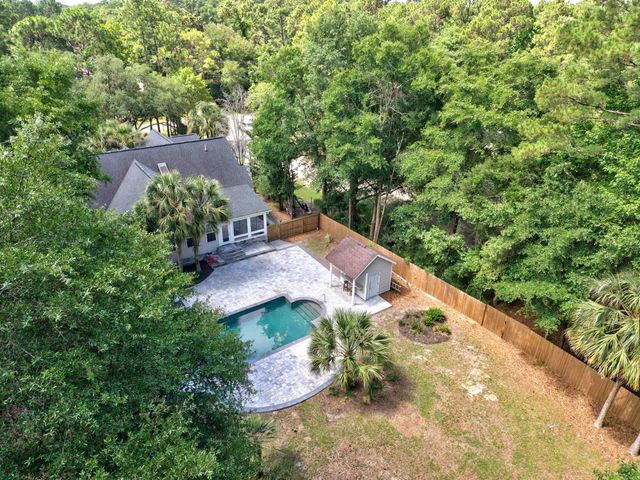 1220 Crooked Oak Dr., Pawleys Island, SC 29585