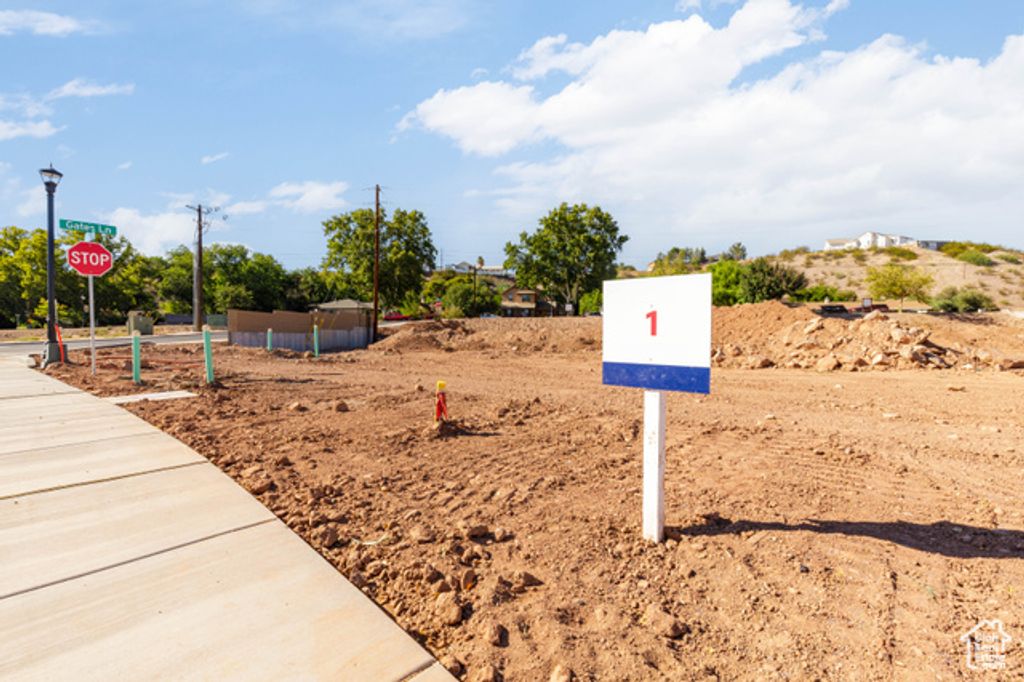 Image 3 of property listing at 1420 CLARA XING # 1, Santa Clara, UT 84765