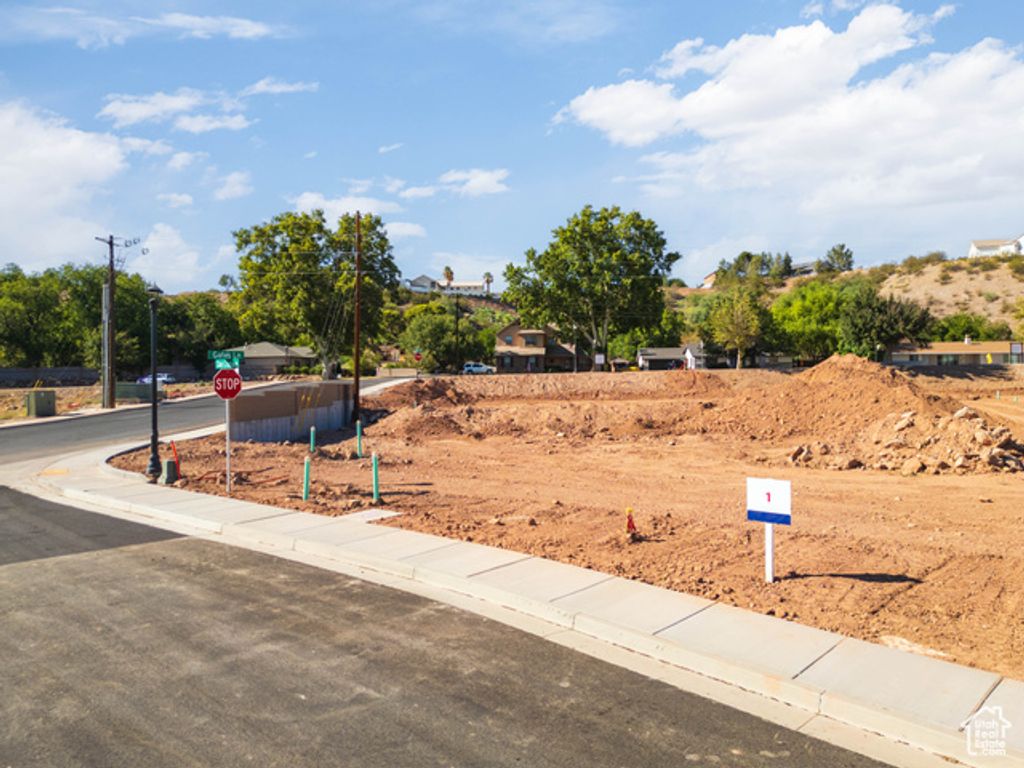 Image 4 of property listing at 1420 CLARA XING # 1, Santa Clara, UT 84765