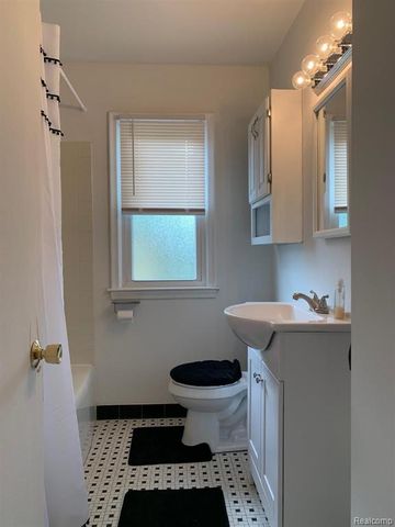 32469 Rosslyn Avenue, Garden City, MI 48135