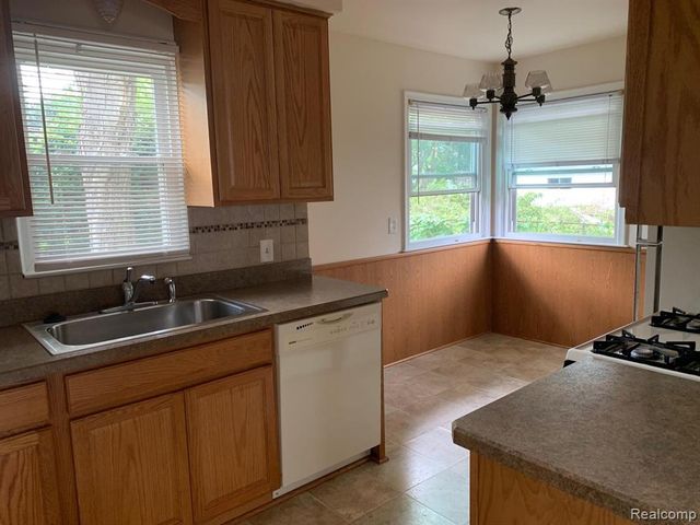 32469 Rosslyn Avenue, Garden City, MI 48135