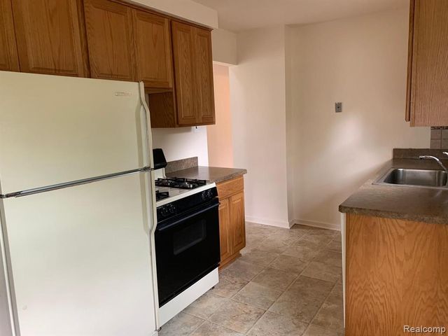 32469 Rosslyn Avenue, Garden City, MI 48135