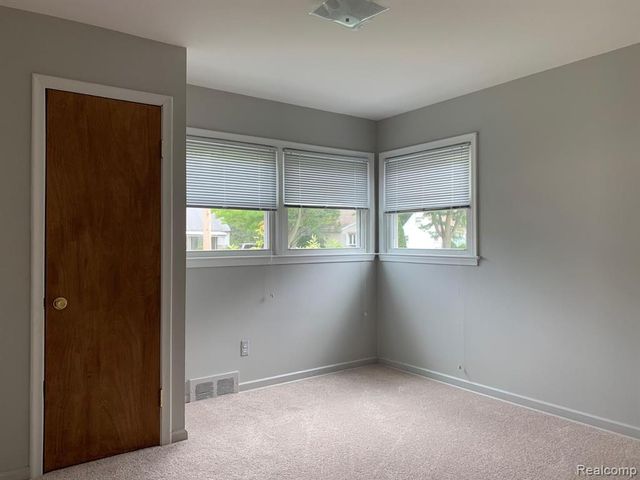 32469 Rosslyn Avenue, Garden City, MI 48135