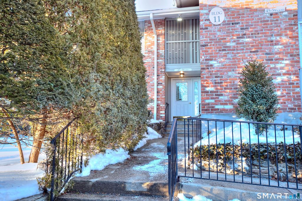 49 Southport Woods Drive 49, Fairfield, CT 06890