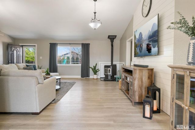 3215 Spring Circle, Silver Springs, NV 89429