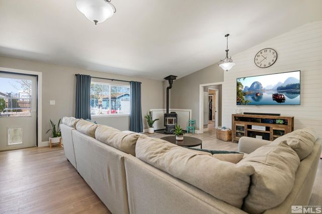 3215 Spring Circle, Silver Springs, NV 89429