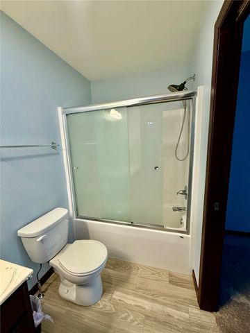 9506 Grand Oaks Drive NE, Cedar Rapids, IA 52402