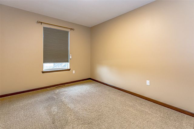 9506 Grand Oaks Drive NE, Cedar Rapids, IA 52402