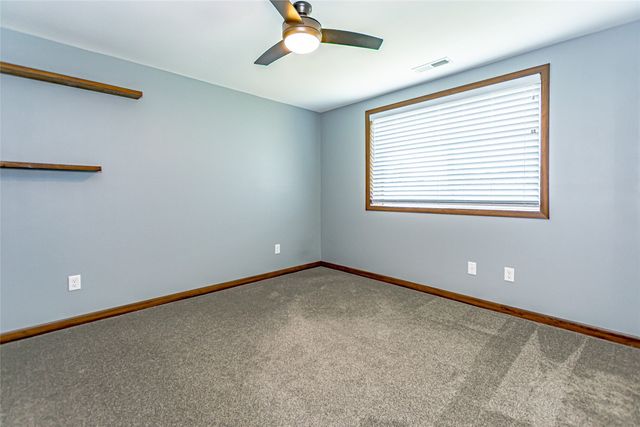 9506 Grand Oaks Drive NE, Cedar Rapids, IA 52402