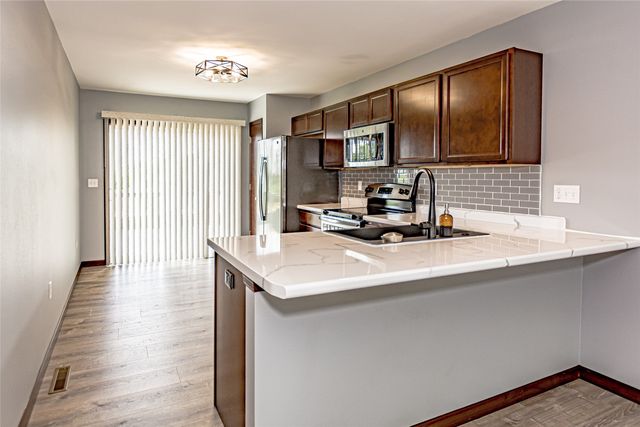 9506 Grand Oaks Drive NE, Cedar Rapids, IA 52402