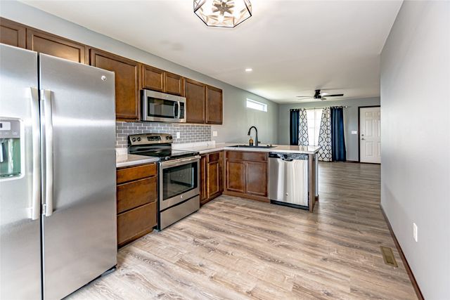 9506 Grand Oaks Drive NE, Cedar Rapids, IA 52402