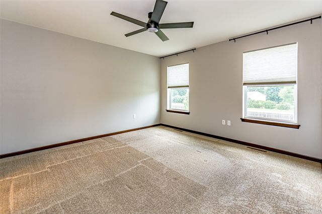 9506 Grand Oaks Drive NE, Cedar Rapids, IA 52402