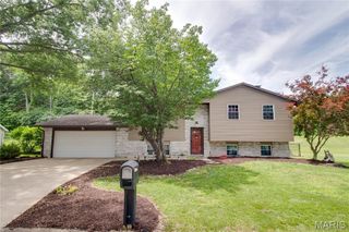 5204 Pin Oak Drive, Alton, IL 62002