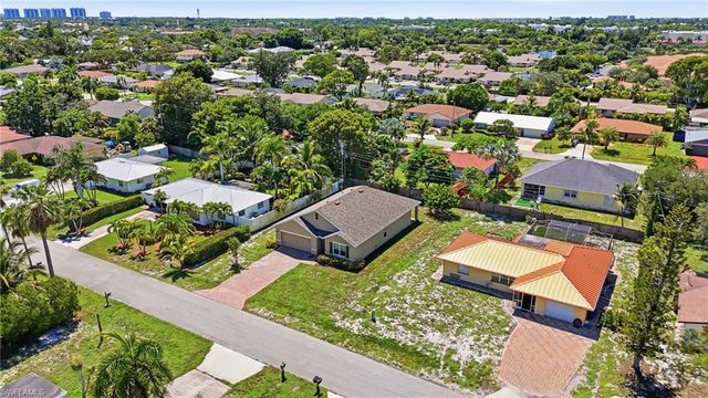 27580 Los Amigos LN, Bonita Springs, FL 34135