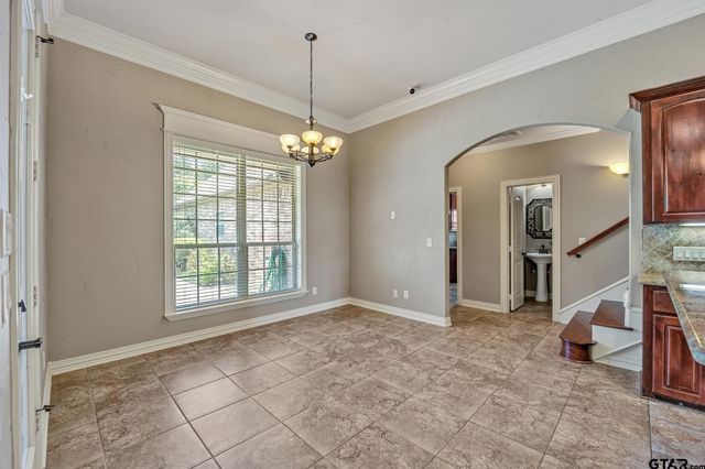 200 Oakland, Longview, TX 75605