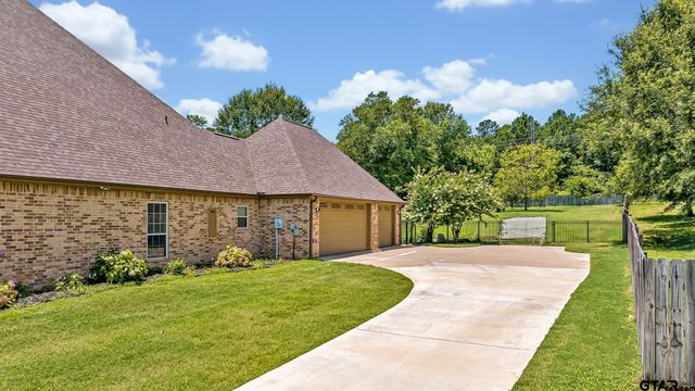 200 Oakland, Longview, TX 75605