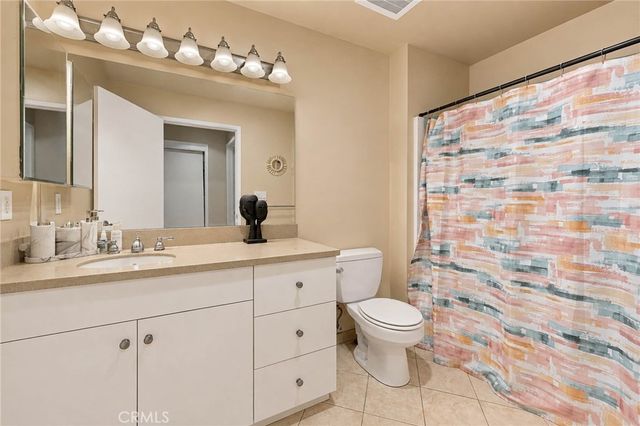 13941 Sherman Way 407, Van Nuys, CA 91405