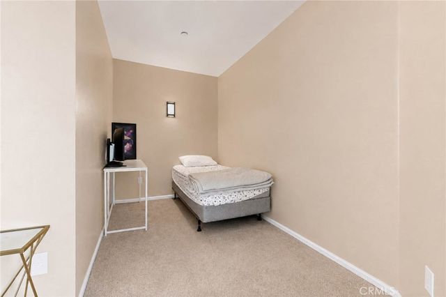 13941 Sherman Way 407, Van Nuys, CA 91405