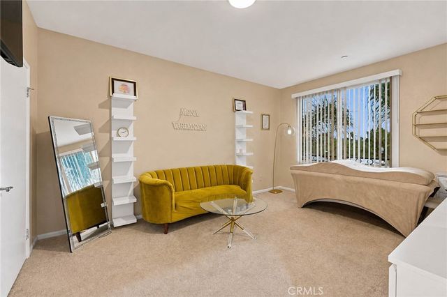 13941 Sherman Way 407, Van Nuys, CA 91405