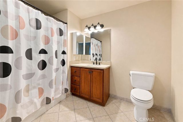 13941 Sherman Way 407, Van Nuys, CA 91405