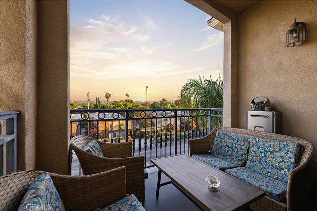 13941 Sherman Way 407, Van Nuys, CA 91405