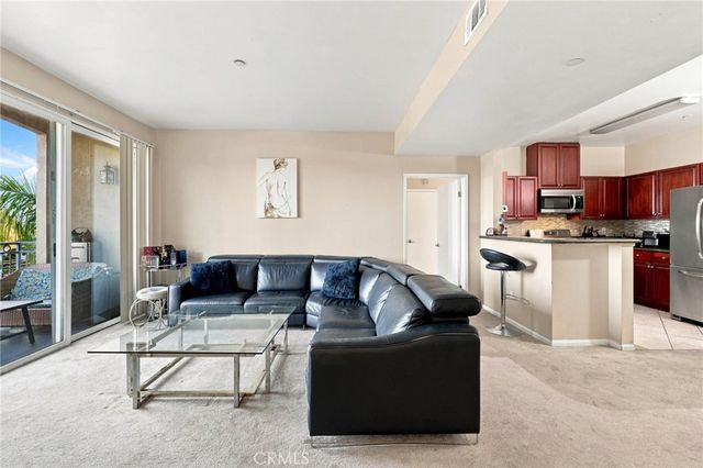 13941 Sherman Way 407, Van Nuys, CA 91405