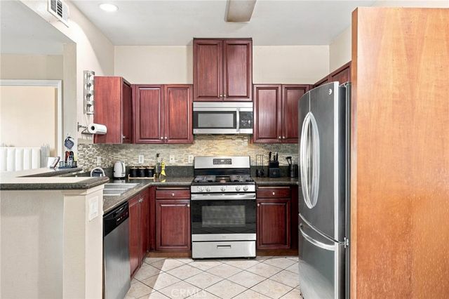 13941 Sherman Way 407, Van Nuys, CA 91405