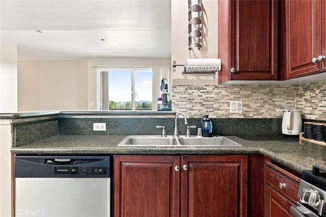 13941 Sherman Way 407, Van Nuys, CA 91405