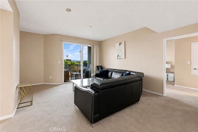 13941 Sherman Way 407, Van Nuys, CA 91405