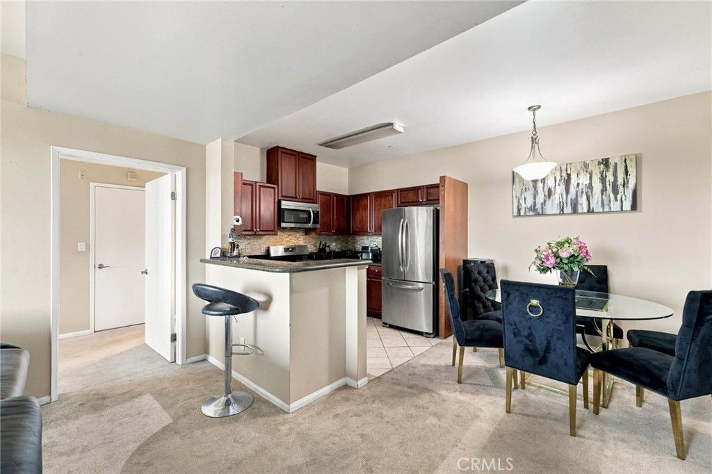 13941 Sherman Way 407, Van Nuys, CA 91405