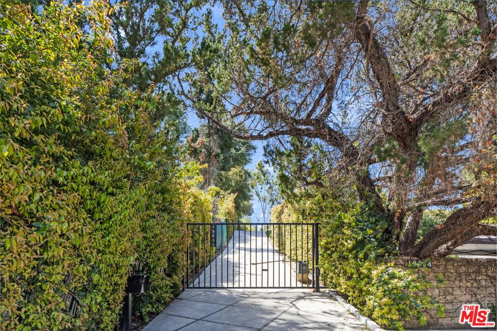 19630 Rosita Street, Tarzana, CA 91356