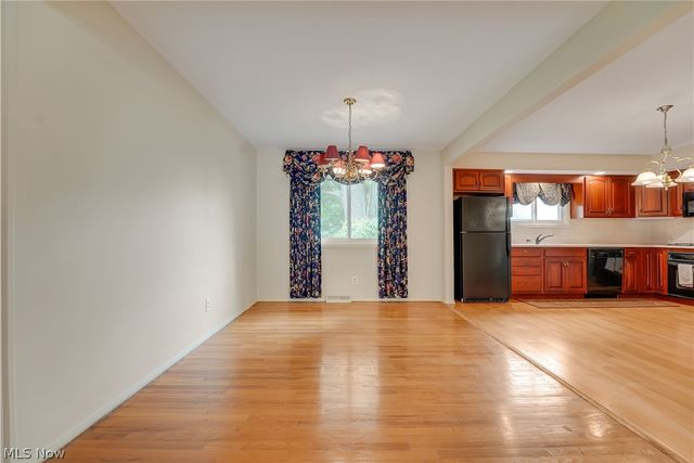 4880 Maple Hill Drive, Seven Hills, OH 44131